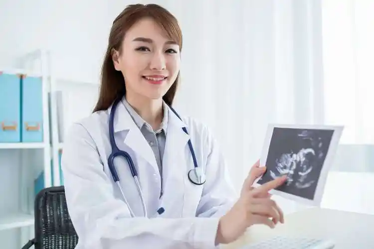 泰州跨越孕育难关：试管代生家庭的艰辛与新生喜悦